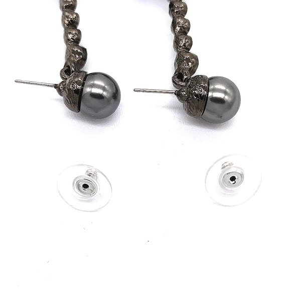 Oscar De La Renta Emerald Faux Pearl Earrings - Picture 6 of 6